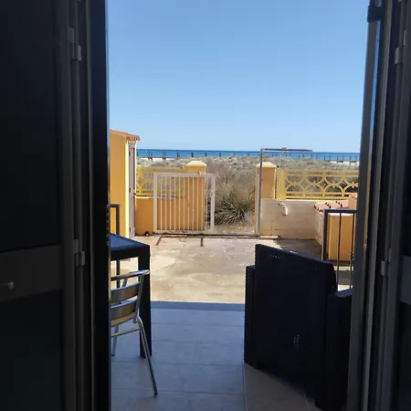 Luna-apatment-sea-view-10mt-from-beach Apartmán *